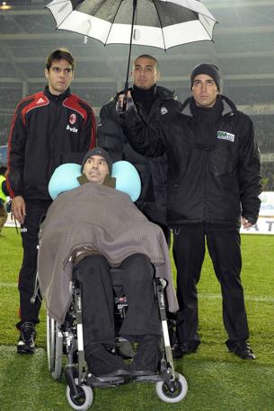 Kakà e Trezeguet con Stefano Borgonovo prima di Juve-Milan del 2008-09. LaPresse